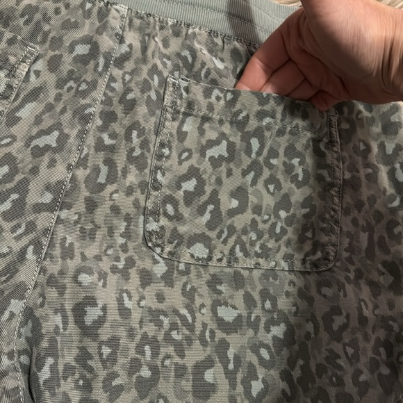 Maurice’s Shorts-Sz L-Green Camo-Cotton/Lyocell Blend-Drawstring Waist-EUC - Picture 14 of 15